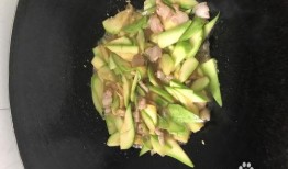 小圆瓜可以炒着吃吗,炒菜新选择
