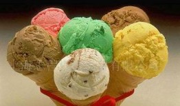 万洁吃冰激凌吃瓜