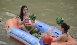 吃瓜泼水,吃瓜群众的欢乐盛宴