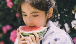 夏天吃瓜少女头像