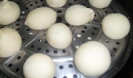 吃蜜瓜巧克力包子,巧克力蜜瓜包子的甜蜜诱惑